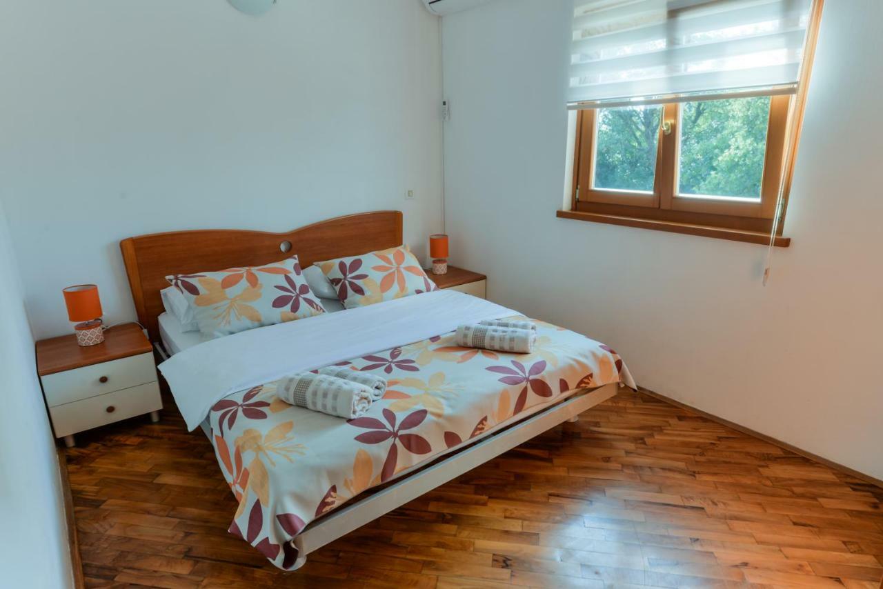 Tar-Vabriga Lumbre Apartment מראה חיצוני תמונה