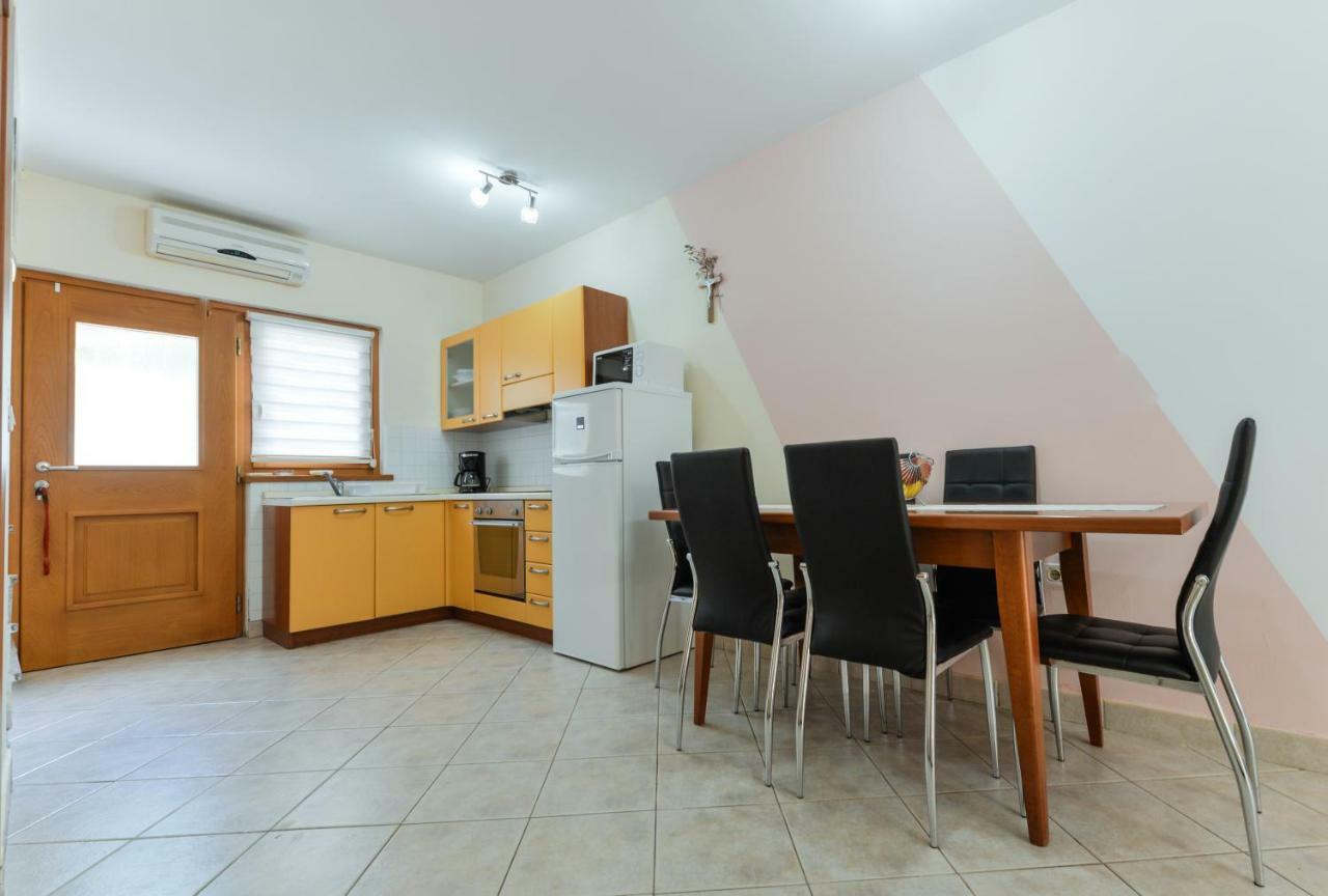 Tar-Vabriga Lumbre Apartment מראה חיצוני תמונה
